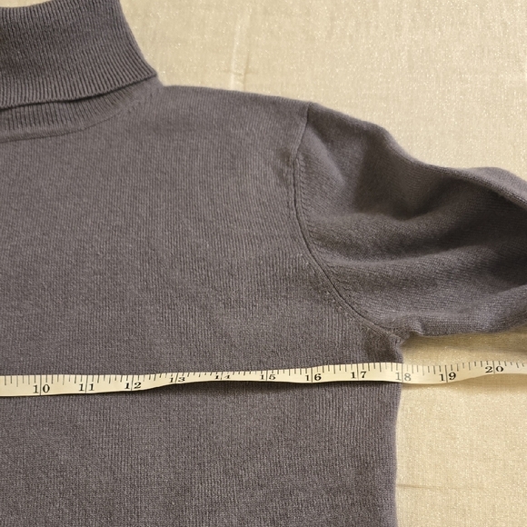 Cashmere Elegant Gray Turtleneck Sweater EUC - Picture 9 of 13